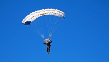 kaiyun体育-_高速刹车测试：未来汽车运动新体验_，高速刹车反应时间