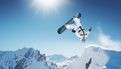 开云APP-LPL春季赛开幕战精彩纷呈，lpl春季赛比赛时间