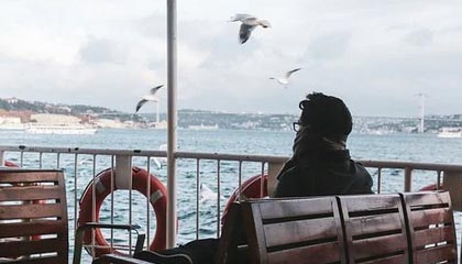 开云体育APP-弗赖堡球队遭遇连败，危险区域积分严重不足，弗赖堡队主客场球衣