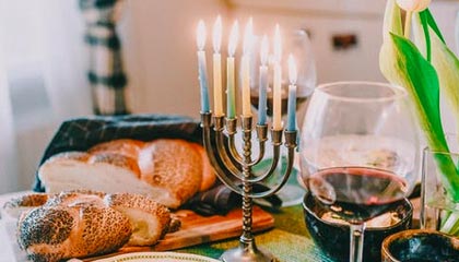 开云-上海女足豪取三连胜，超级联赛中暂居榜首，上海女足俱乐部