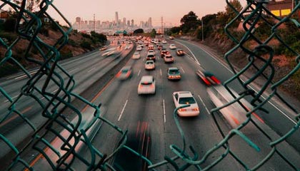 开云-上海女足豪取三连胜，超级联赛中暂居榜首，上海女足俱乐部