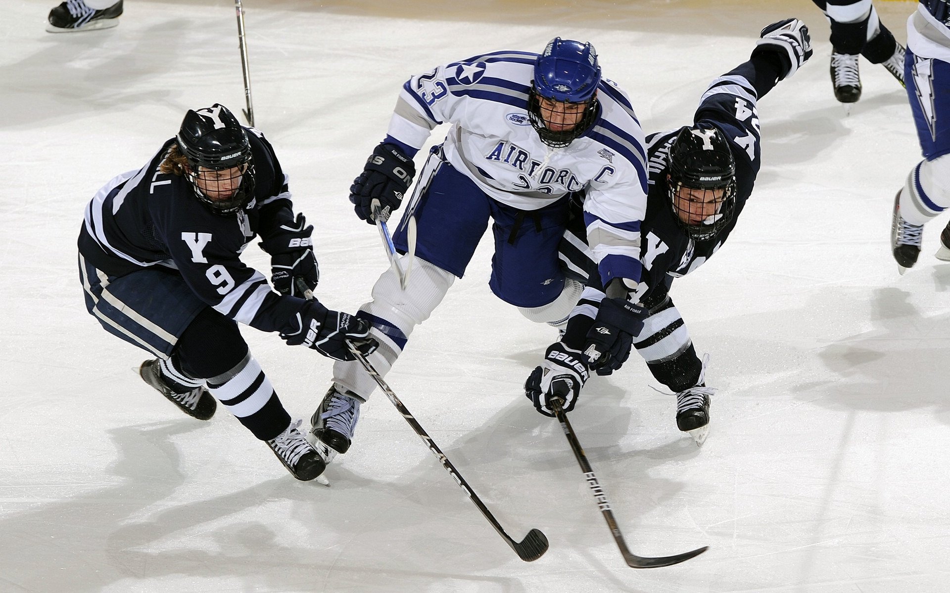 _赛场上的战术布置：专业分析为你解密_，一场比赛的战术分析