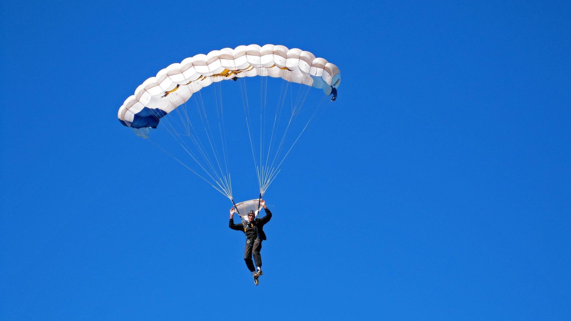 _高速刹车测试：未来汽车运动新体验_，高速刹车反应时间
