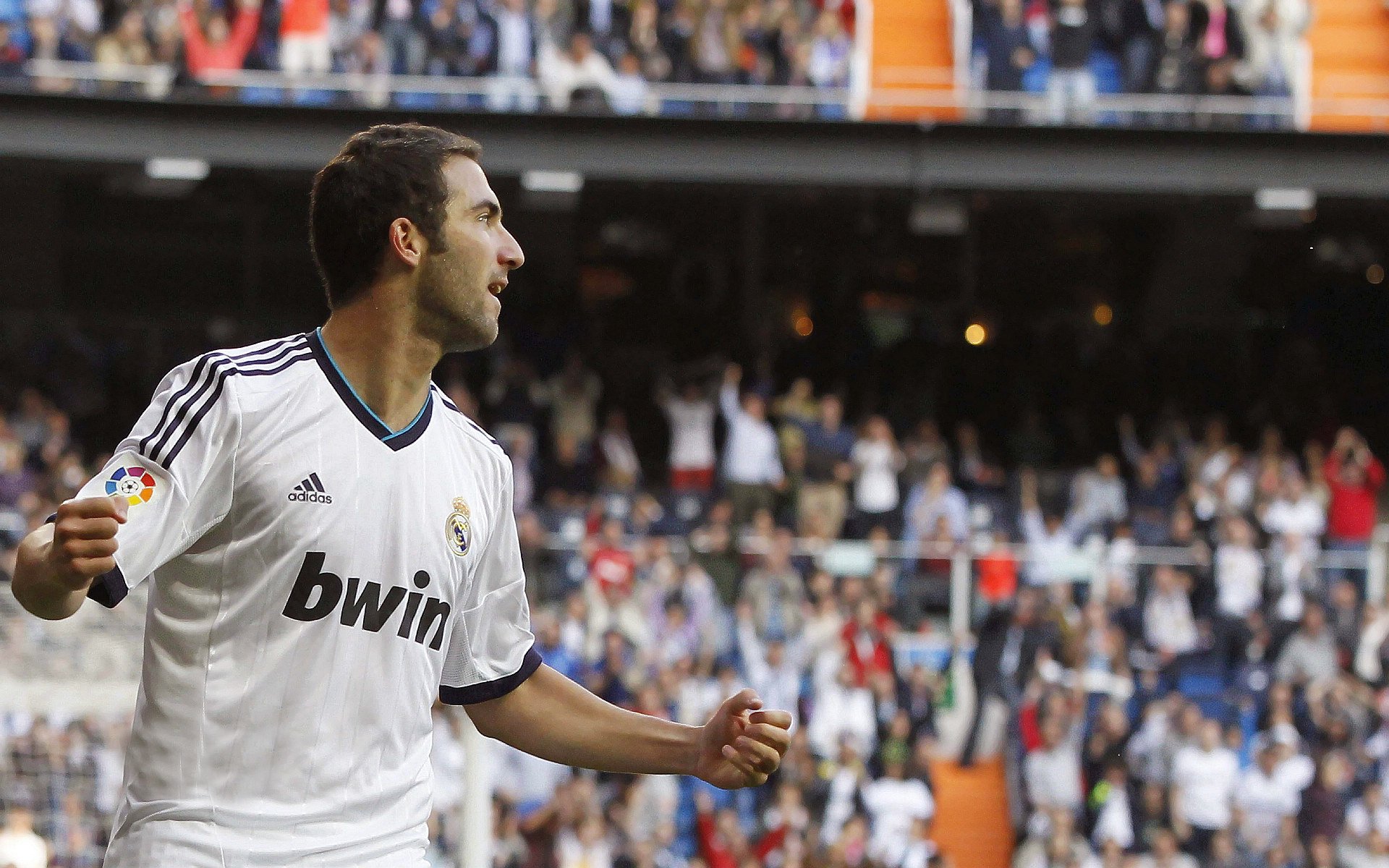 “西甲明星球员轮番发威，场面激烈精彩”，西甲名人